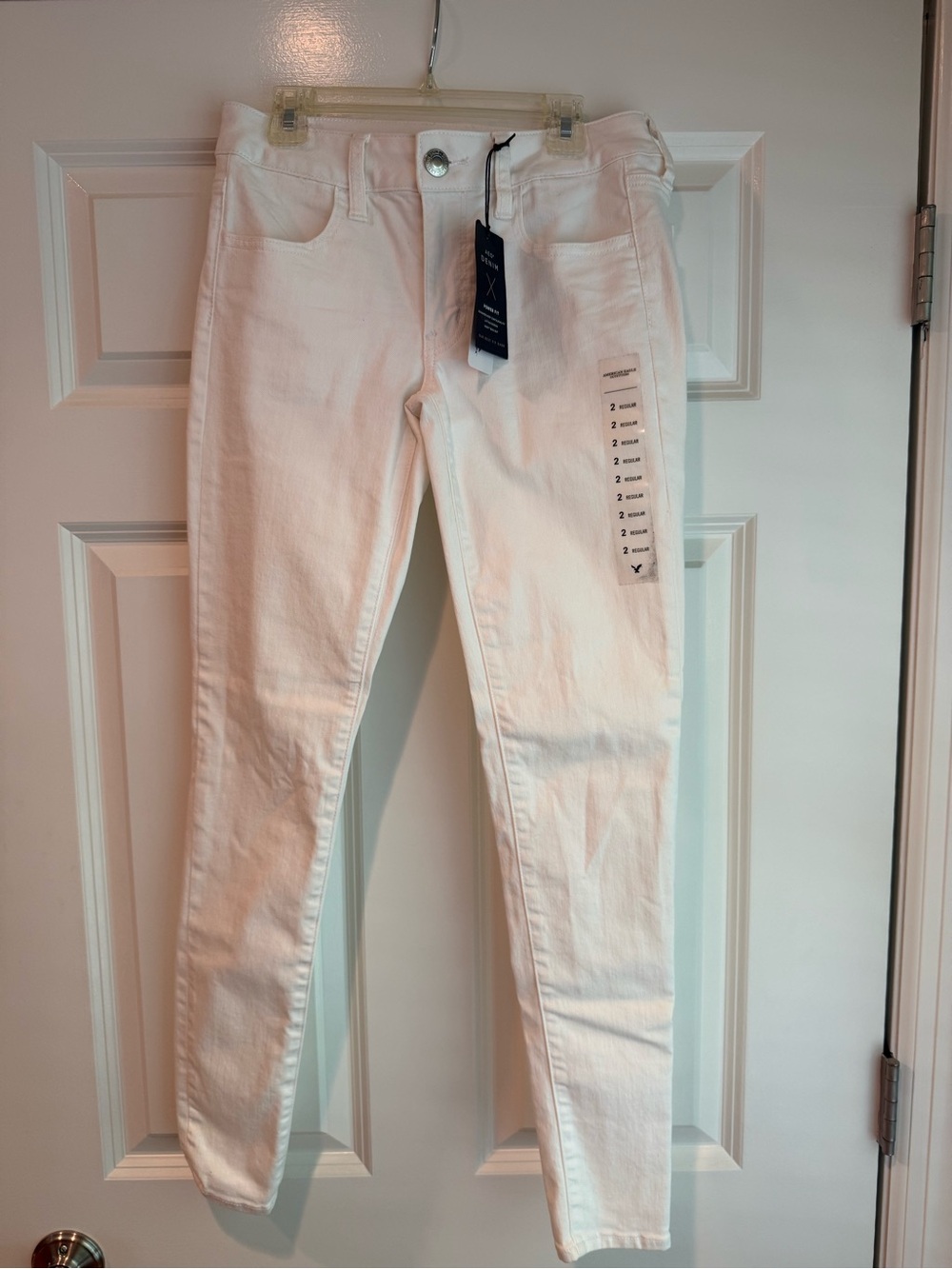 American Eagle Power Fit Super Stretch Low Rise Jeggings in White